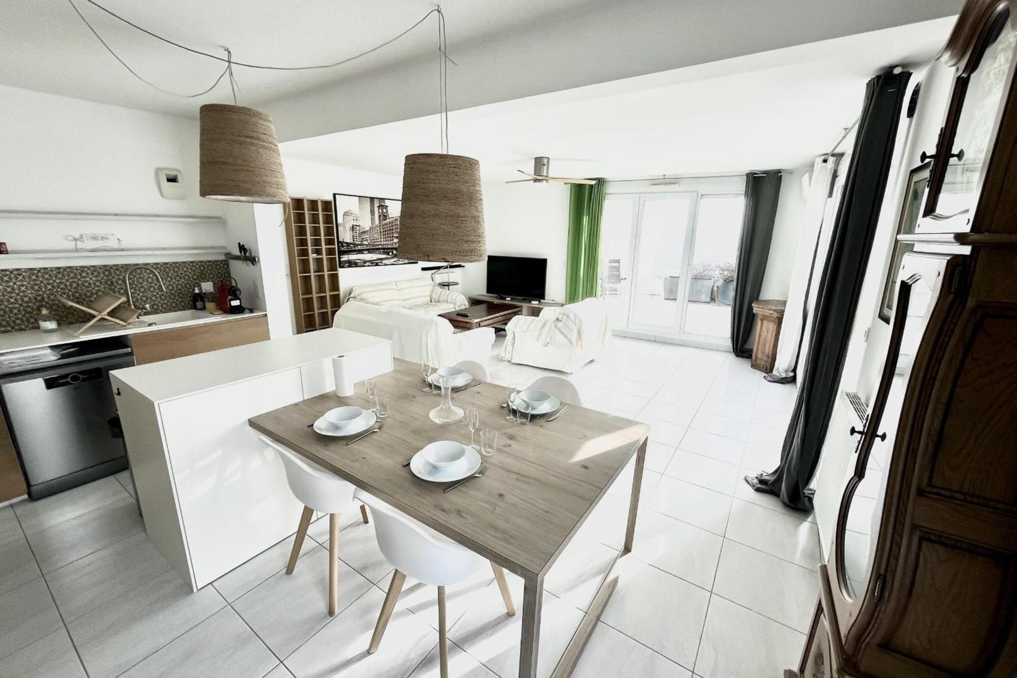 Spacious T3 With Wifi - Terrace And Parking Apartment